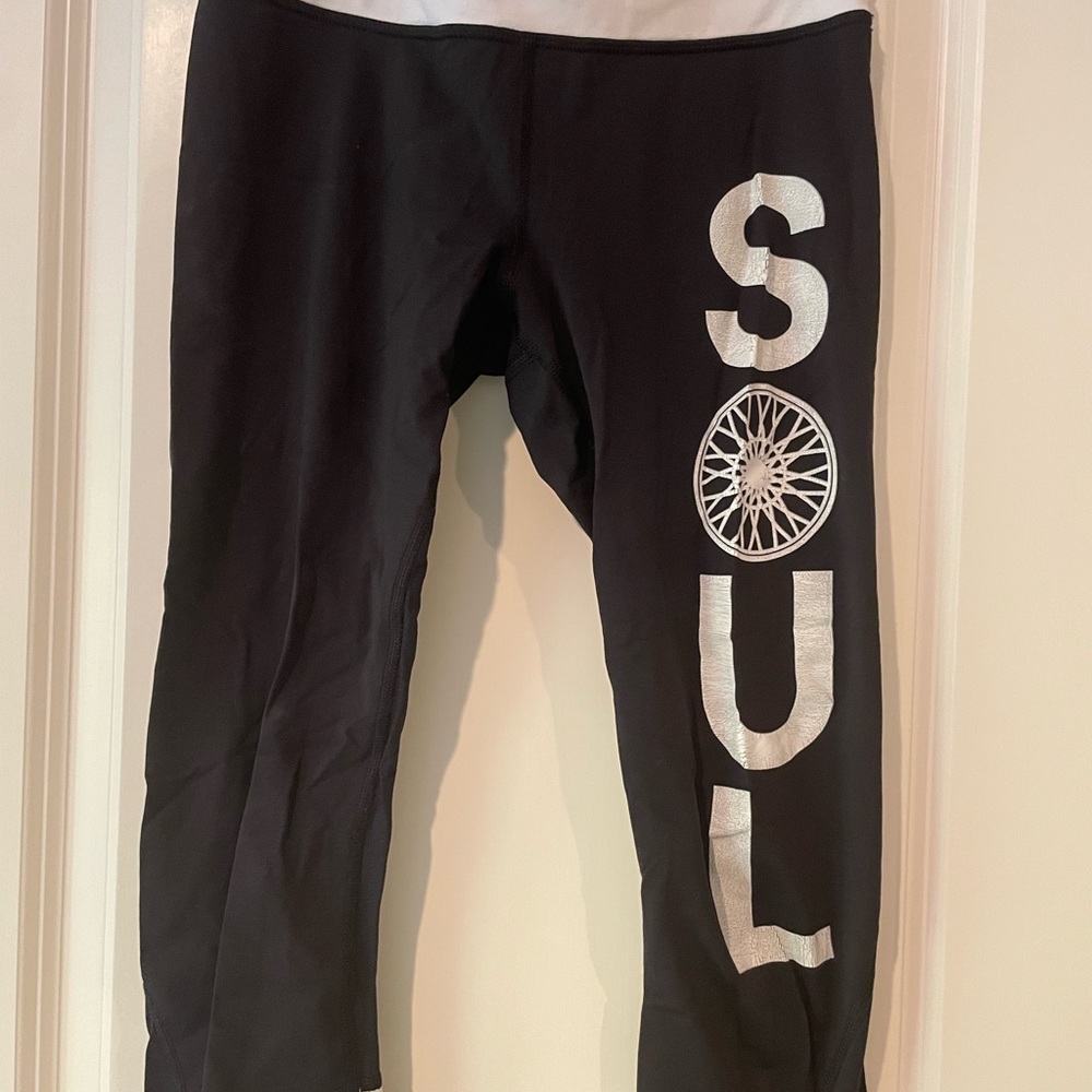Lululemon SoulCycle women’s size four leggings
